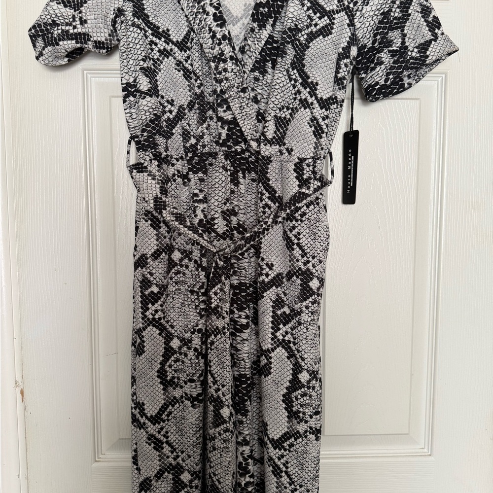 Black and White Snake Print Domper